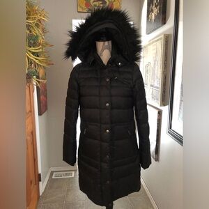 Black Women's Quilted Long Puffer Coat with Faux Fur Hood
Brand: Vero Moda